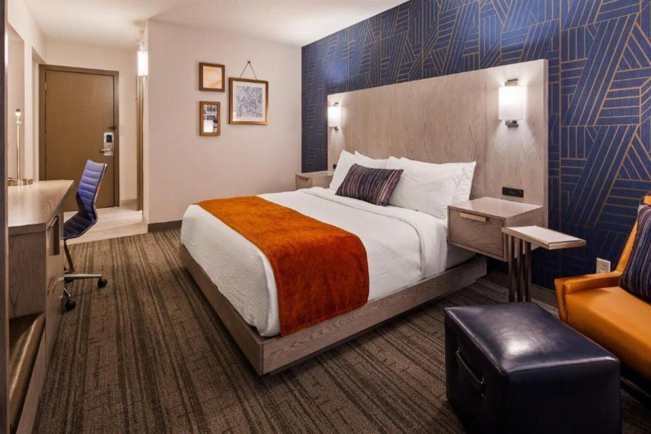 Best Western Plus Landmark Inn Laconia Buitenkant foto