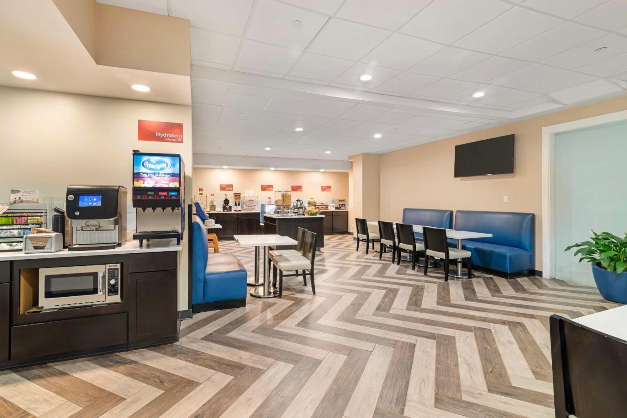 Best Western Plus Landmark Inn Laconia Buitenkant foto
