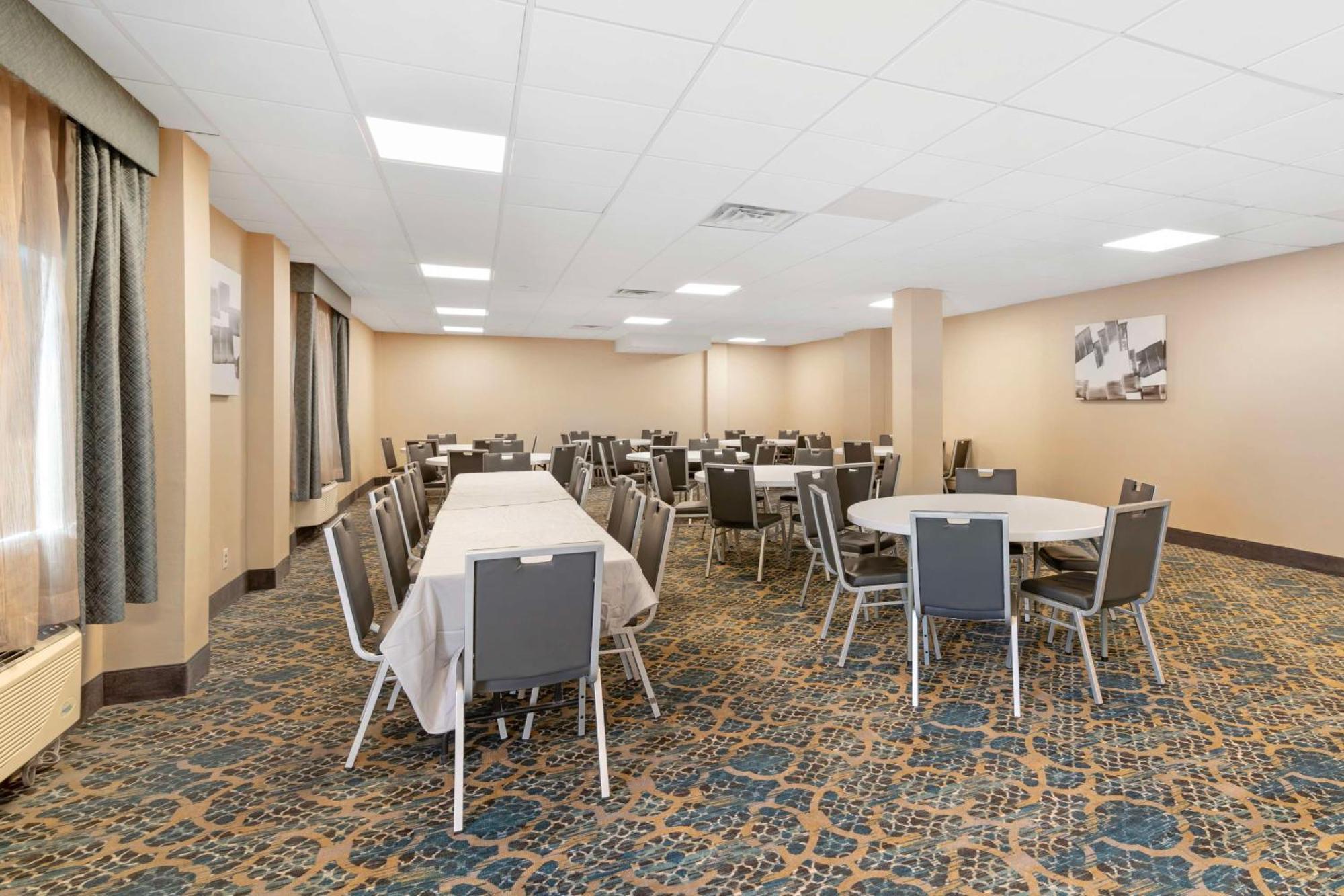Best Western Plus Landmark Inn Laconia Buitenkant foto